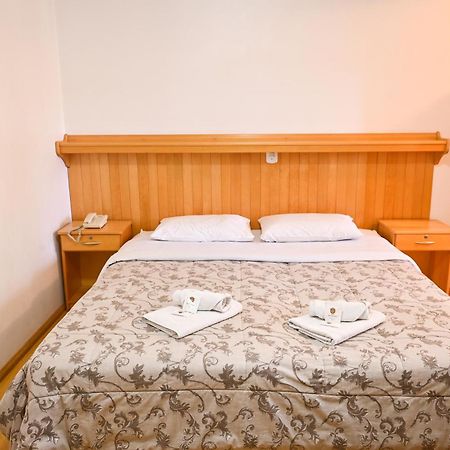 Hotel 13 Linden Treze Tílias Eksteriør billede